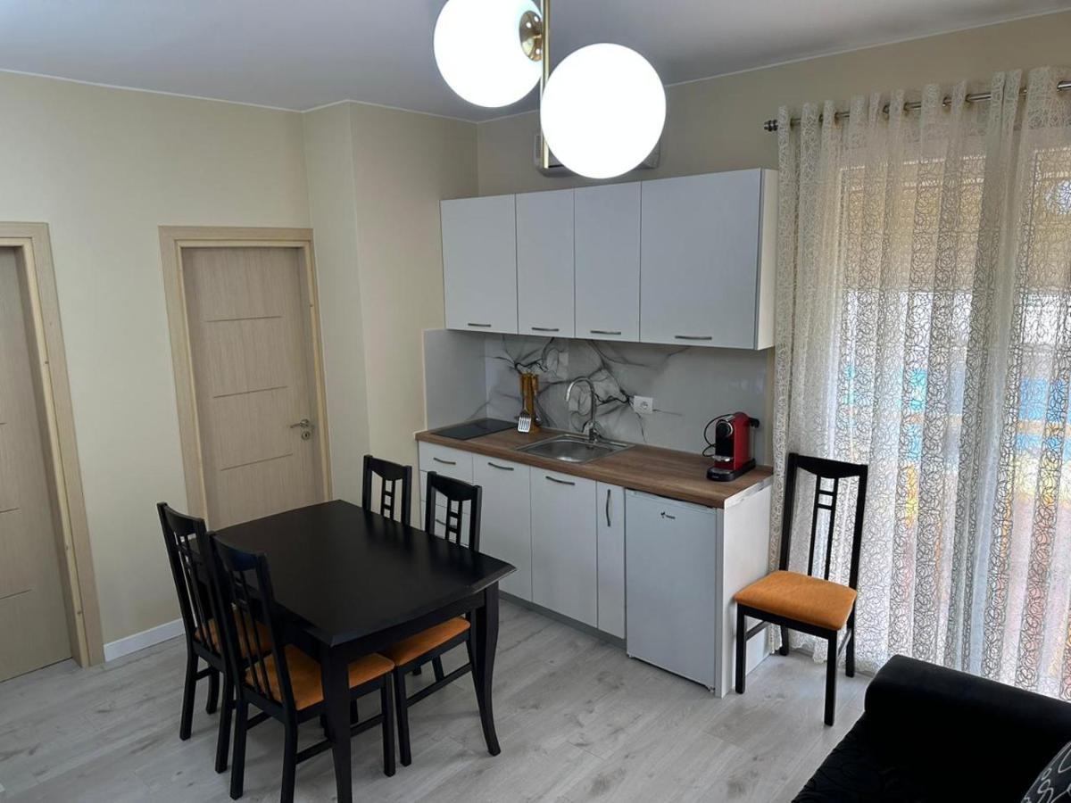Holiday House Durrës Buitenkant foto