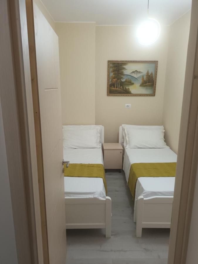 Holiday House Durrës Buitenkant foto