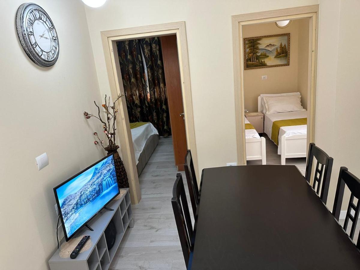 Holiday House Durrës Buitenkant foto